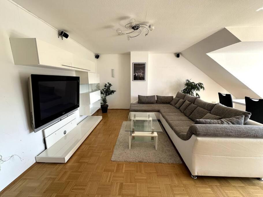 2-Zimmer-Wohnung Mit Balkon & Guter Anbindung In Aschaffenburg Bagian luar foto