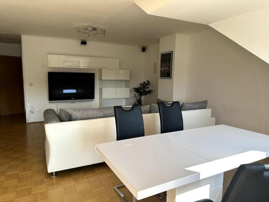 2-Zimmer-Wohnung Mit Balkon & Guter Anbindung In Aschaffenburg Bagian luar foto