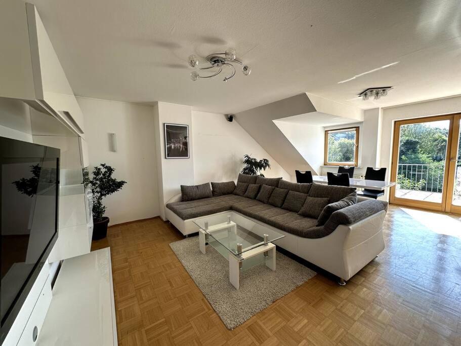 2-Zimmer-Wohnung Mit Balkon & Guter Anbindung In Aschaffenburg Bagian luar foto